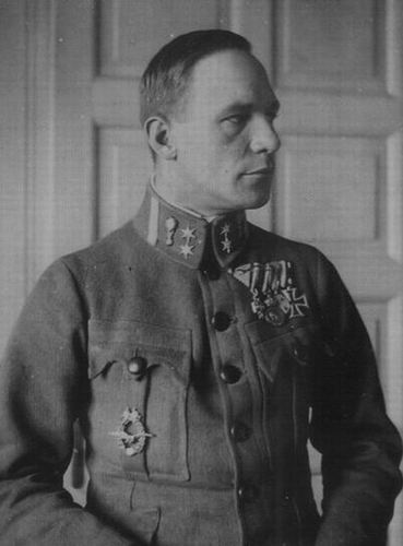 Oberleutnant Alois Brunner, last commander of FliK 36 with the 1917 Model Field Pilot Badge