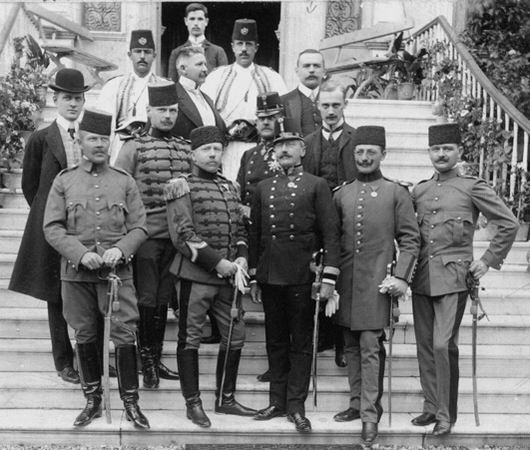 skb. In the back row in civilian clothes are Wladimir Giesl and Alfred Rappaport